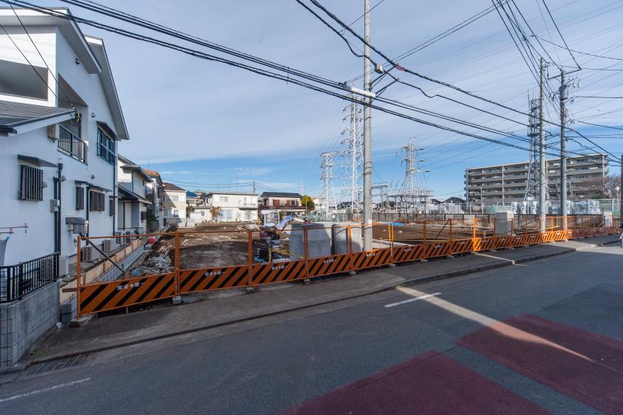 Local photos, including front road. Local (12 May 2013) Shooting