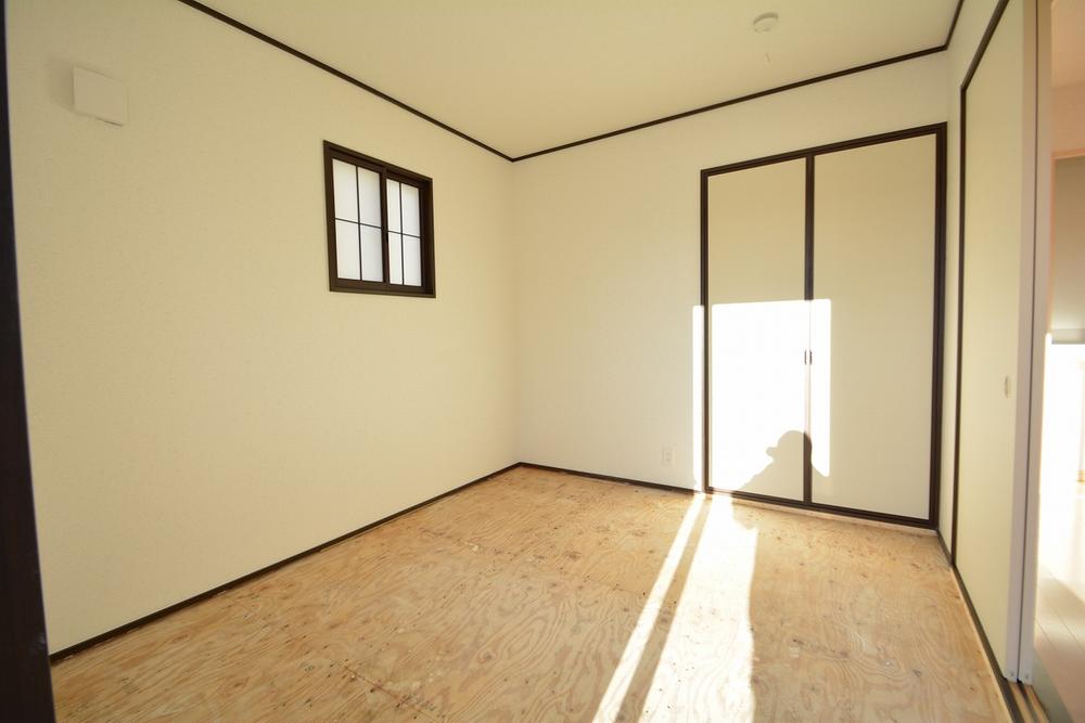 Non-living room. Japanese-style room is available also available as possible and drawing room to lay the child Tatami is laid just before your delivery ☆