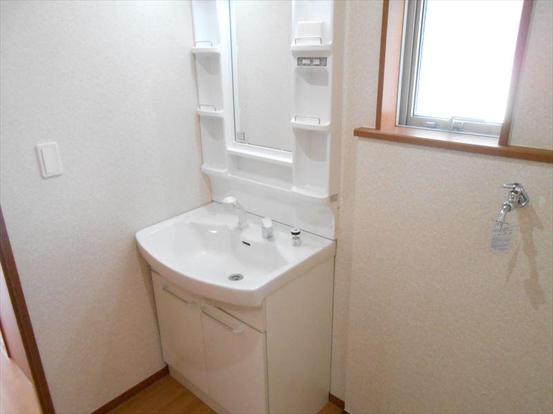 Wash basin, toilet. Indoor (12 May 2013) Shooting