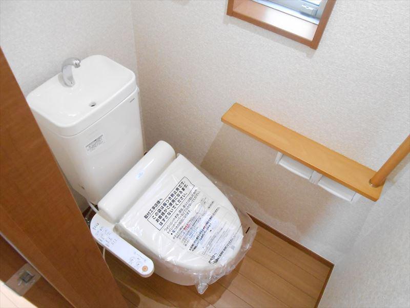 Toilet. Indoor (12 May 2013) Shooting