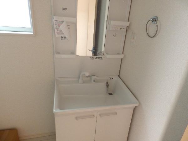 Wash basin, toilet. Indoor (10 May 2013) Shooting