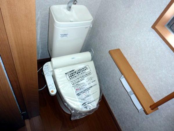 Toilet. Indoor (11 May 2013) Shooting