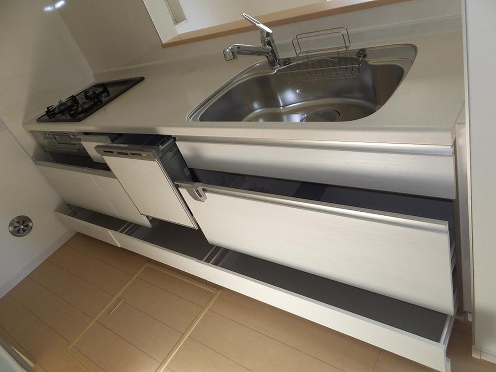 Kitchen. Indoor (11 May 2013) Shooting