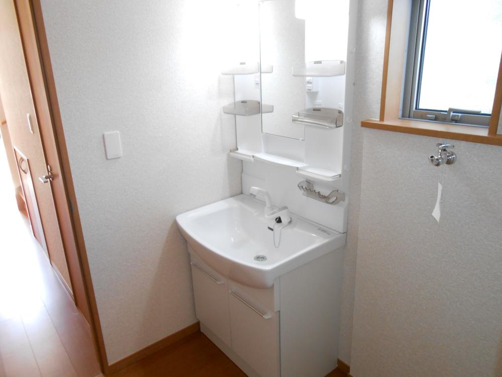 Wash basin, toilet. Indoor (10 May 2013) Shooting