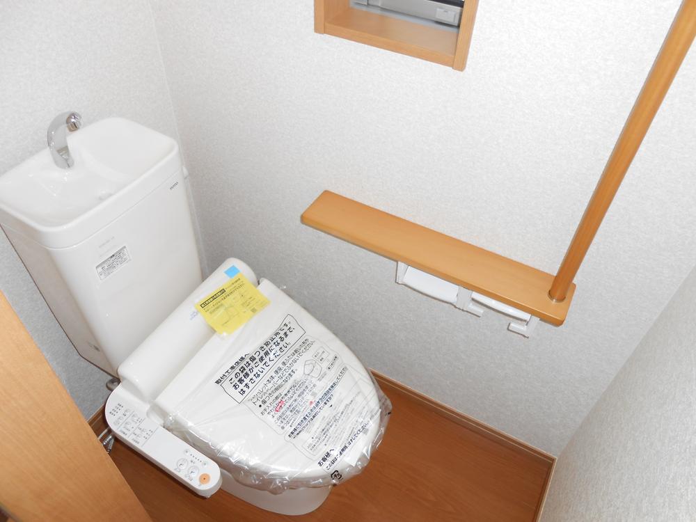 Toilet. Indoor (10 May 2013) Shooting