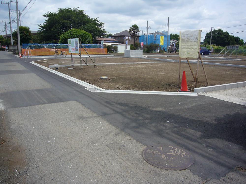 Local photos, including front road. "Subdivision front road" Road leading to the traffic volume of the small subdivision Local (July 2013) Shooting