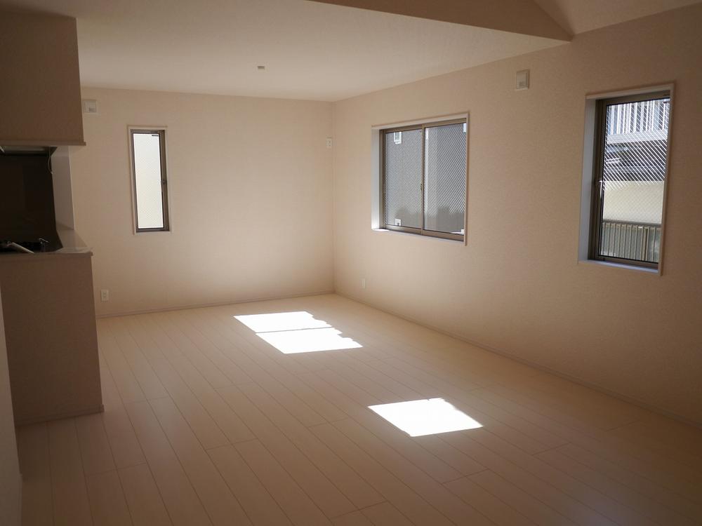 Same specifications photos (living). All room pair glass, Shutter shutters standard