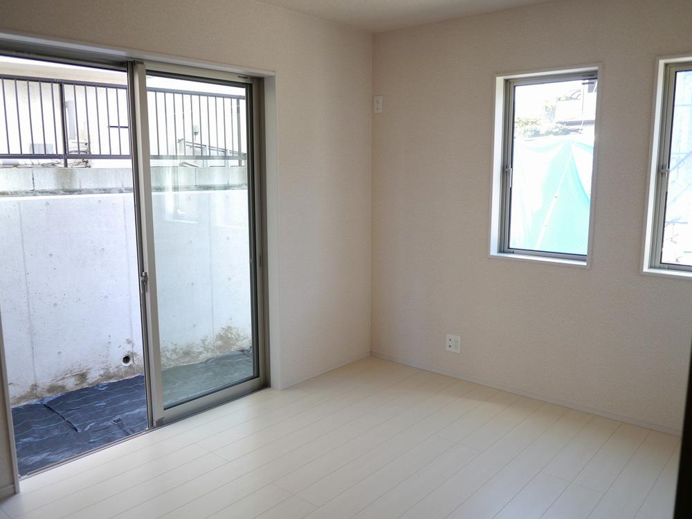 Same specifications photos (Other introspection). (