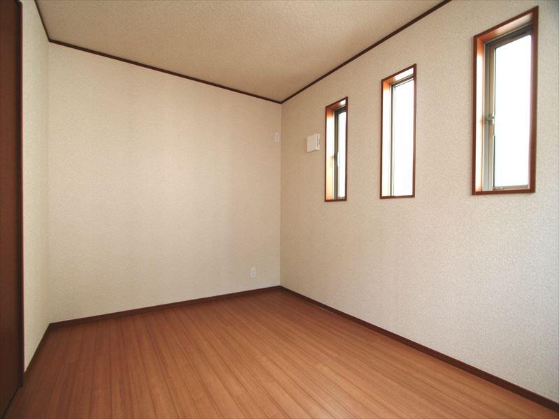 Same specifications photos (Other introspection). Same specifications