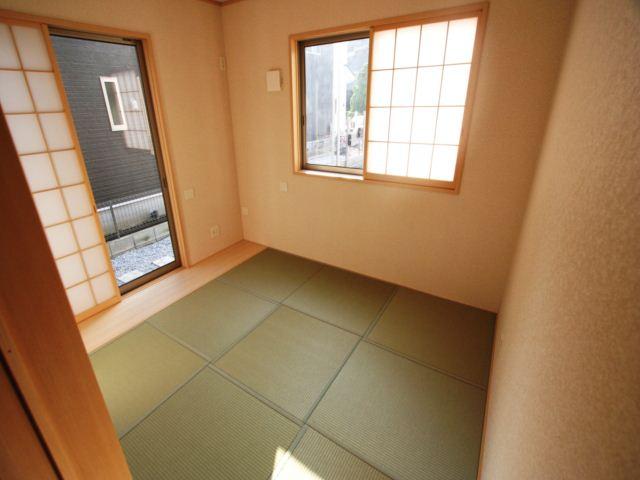 Same specifications photos (Other introspection). Same specifications