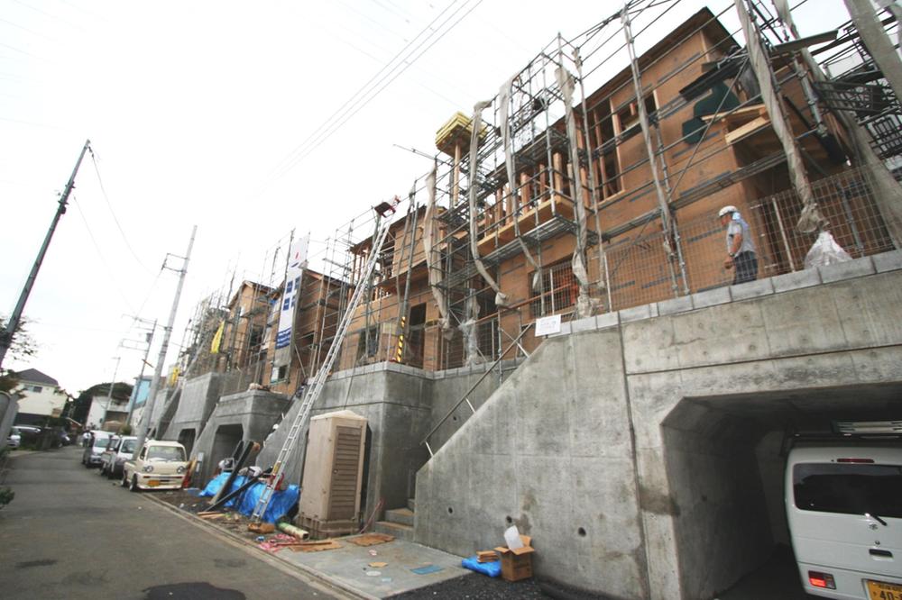 Local photos, including front road. Local (10 May 2013) Shooting