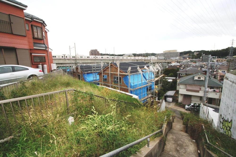 View photos from the dwelling unit. Local (10 May 2013) Shooting