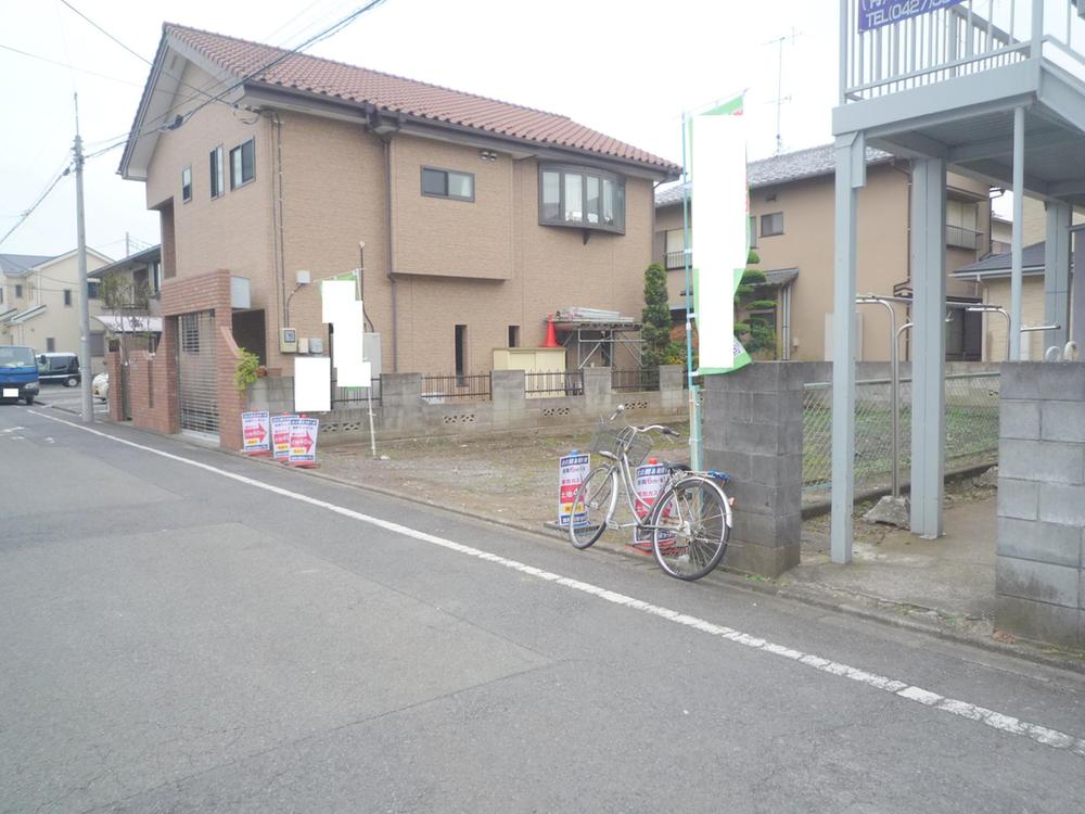 Local photos, including front road. Carefree child-rearing in a quiet residential area!