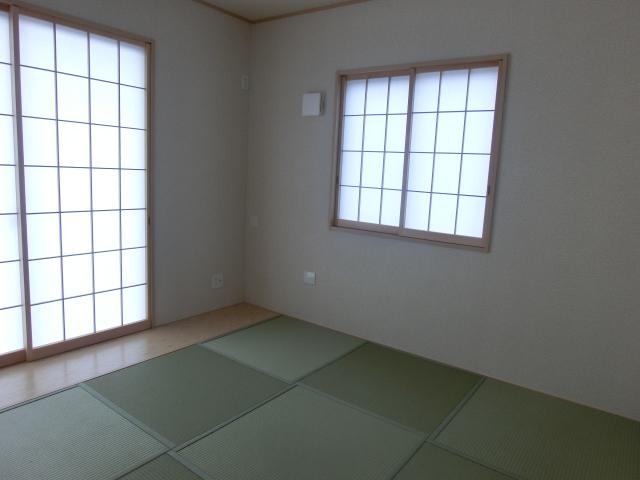 Non-living room. 1 Building