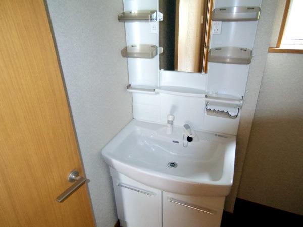 Wash basin, toilet. Indoor (10 May 2013) Shooting