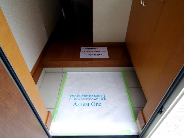 Entrance. Local (10 May 2013) Shooting