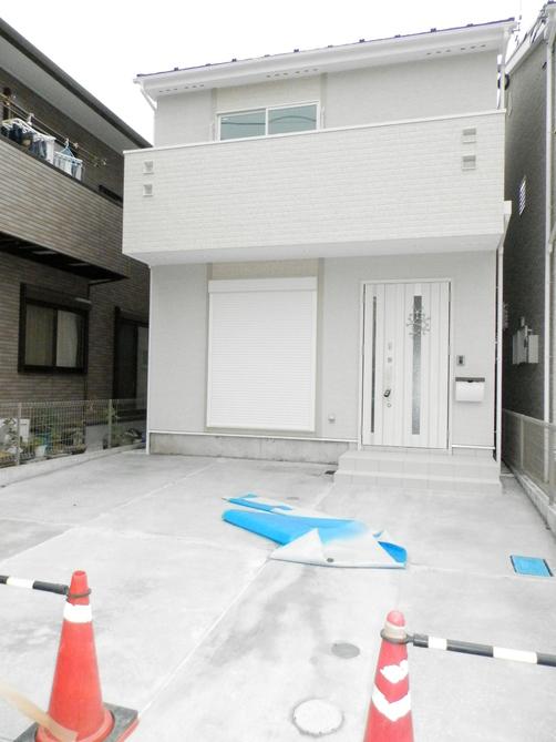 Local appearance photo. Appearance 1 You can park two in front.