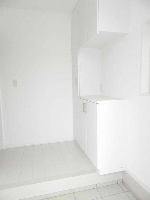 Receipt. Entrance storage