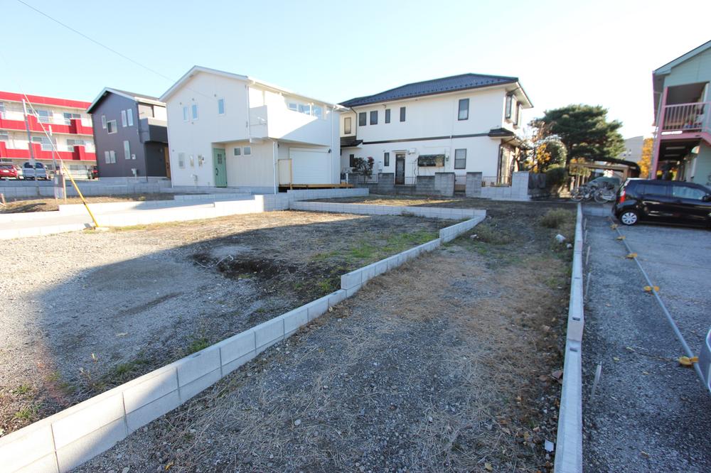 Local land photo. Parking 3 cars is also possible.