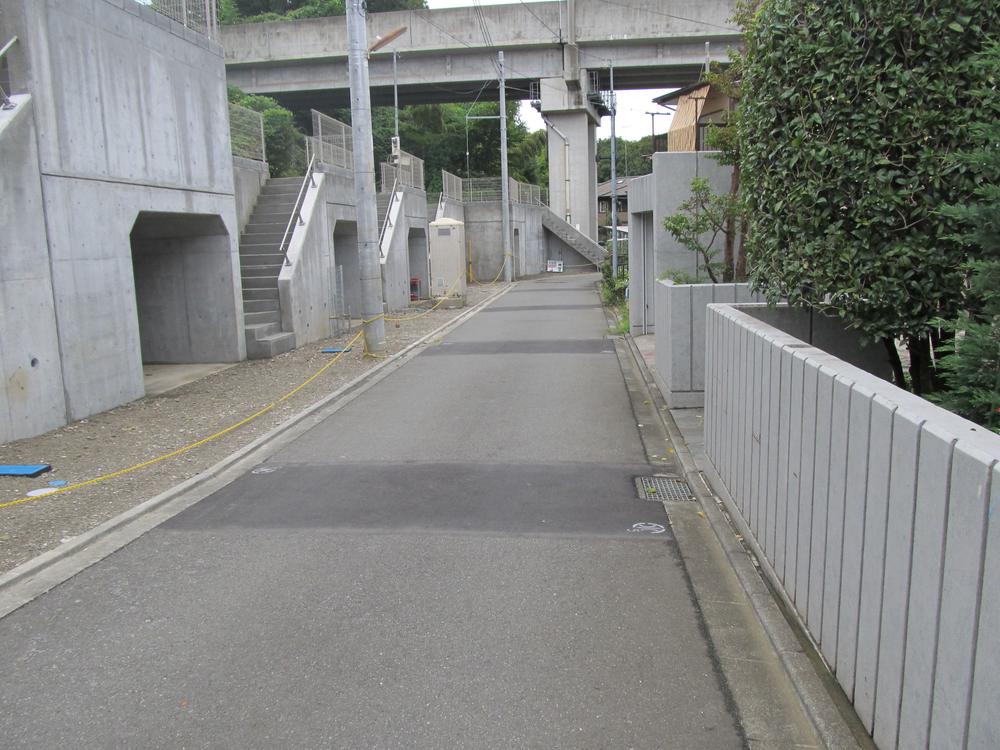 Local photos, including front road. Local (09 May 2013) Shooting