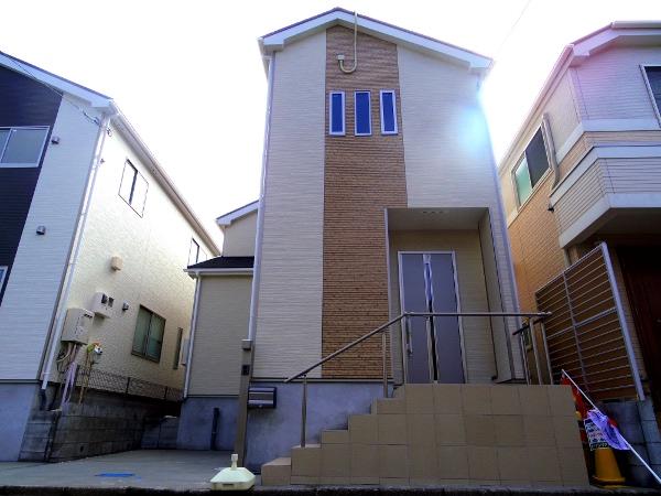 Local appearance photo. Local (11 May 2013) Shooting