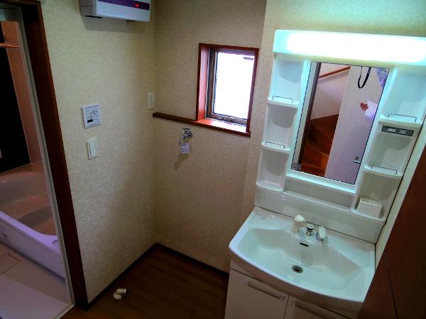 Wash basin, toilet. Indoor (11 May 2013) Shooting