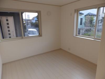 Non-living room. Indoor (12 May 2013) Shooting Western-style 1