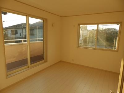 Non-living room. Indoor (12 May 2013) Shooting Western-style 3