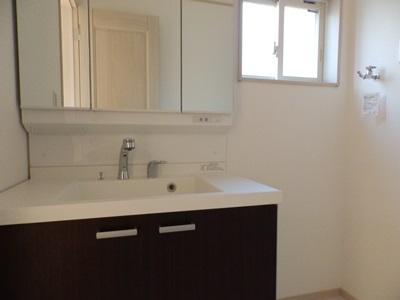 Wash basin, toilet. Indoor (12 May 2013) Shooting