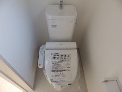 Toilet. Indoor (12 May 2013) Shooting