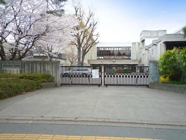 Junior high school. Yoshinodai 800m until junior high school