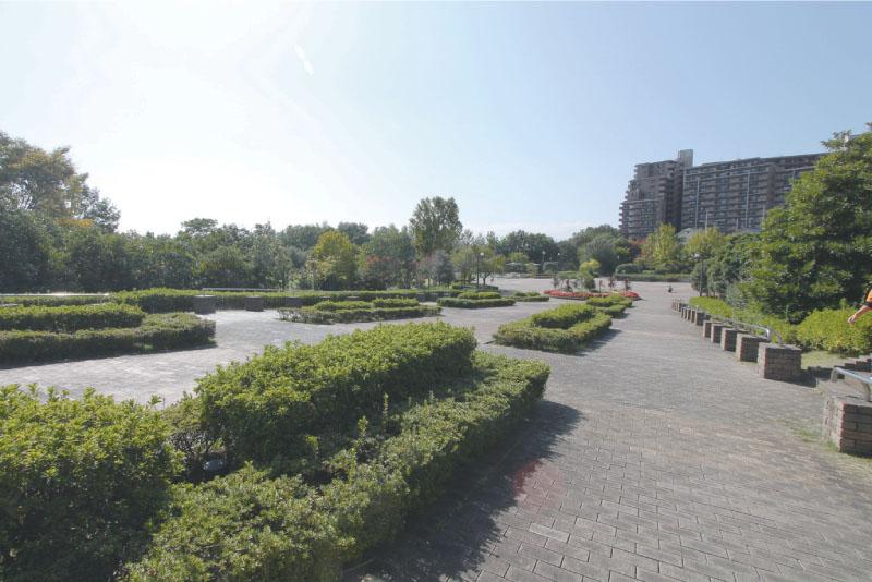 park. 1200m to Koyama Hakusan Park