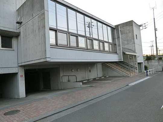 kindergarten ・ Nursery. Starling to nursery school 445m