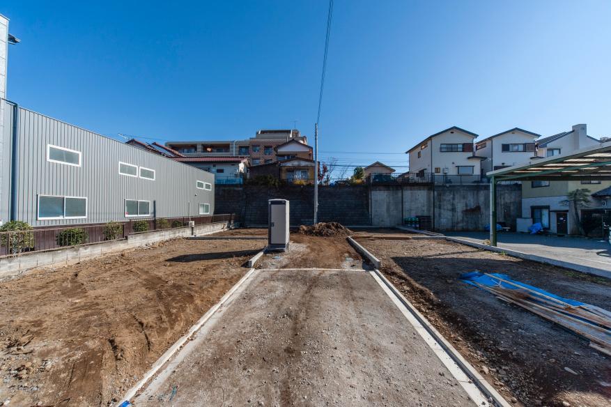 Local photos, including front road. Roof Hiroshi tiled Outer wall soft ricin finish