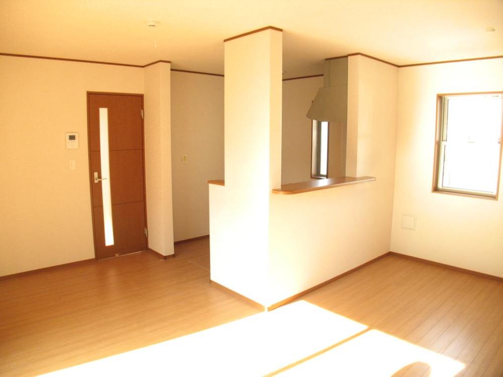 Same specifications photos (living). Same specifications