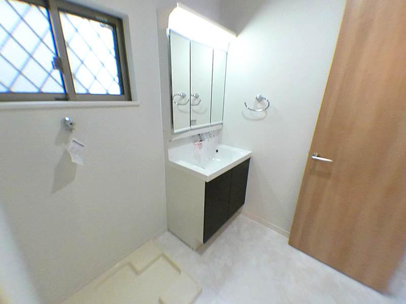 Wash basin, toilet. Indoor (June 2013) Shooting