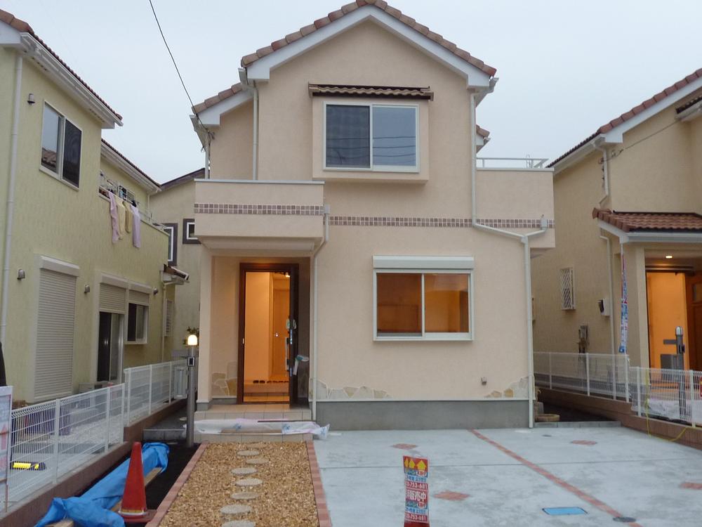 Local appearance photo. Building 2