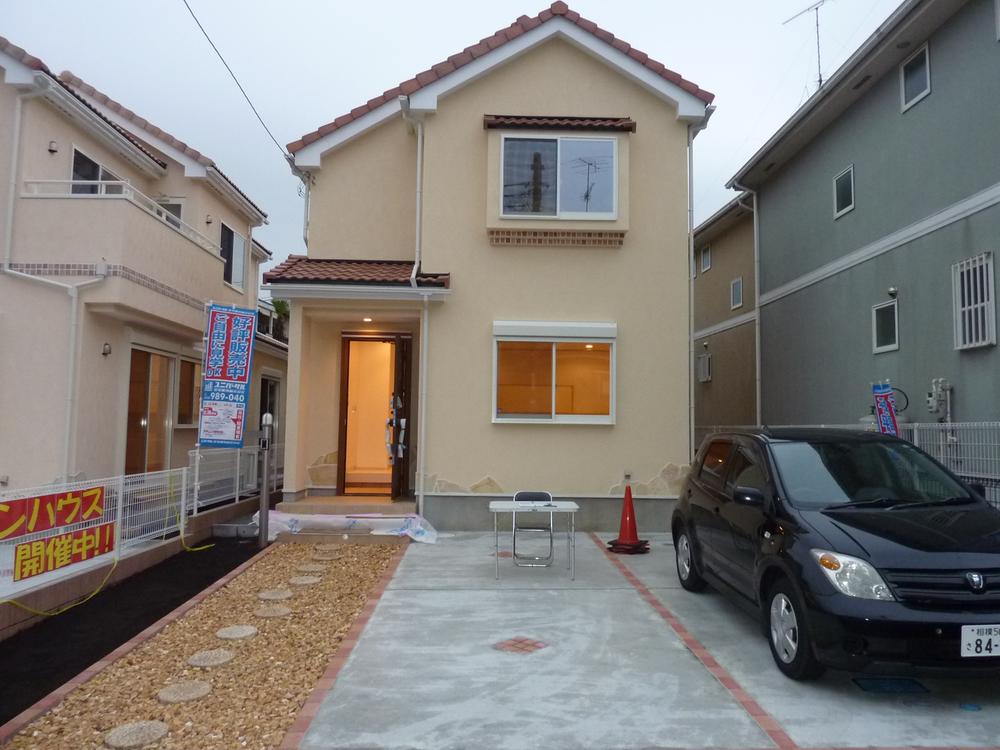 Local appearance photo. Building 3