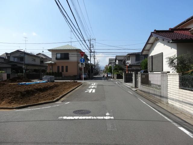 Local photos, including front road. Local (11 May 2013) Shooting