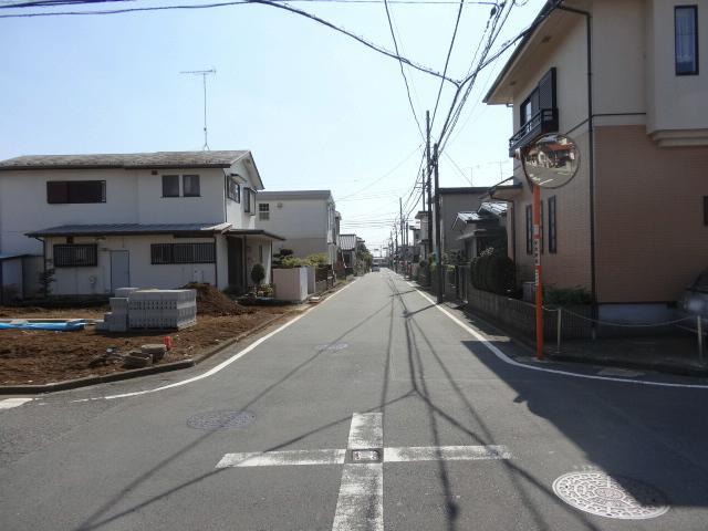 Local photos, including front road. Local (11 May 2013) Shooting