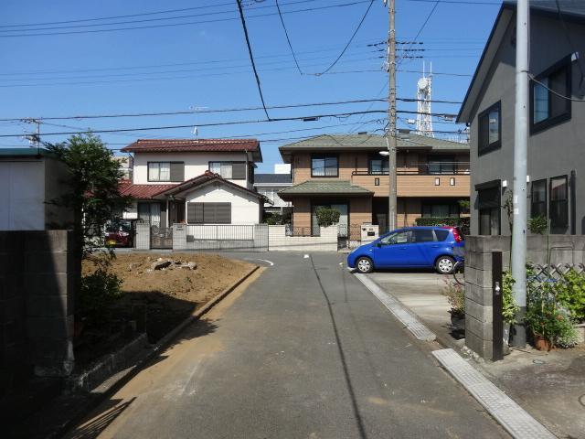 Local photos, including front road. Local (11 May 2013) Shooting