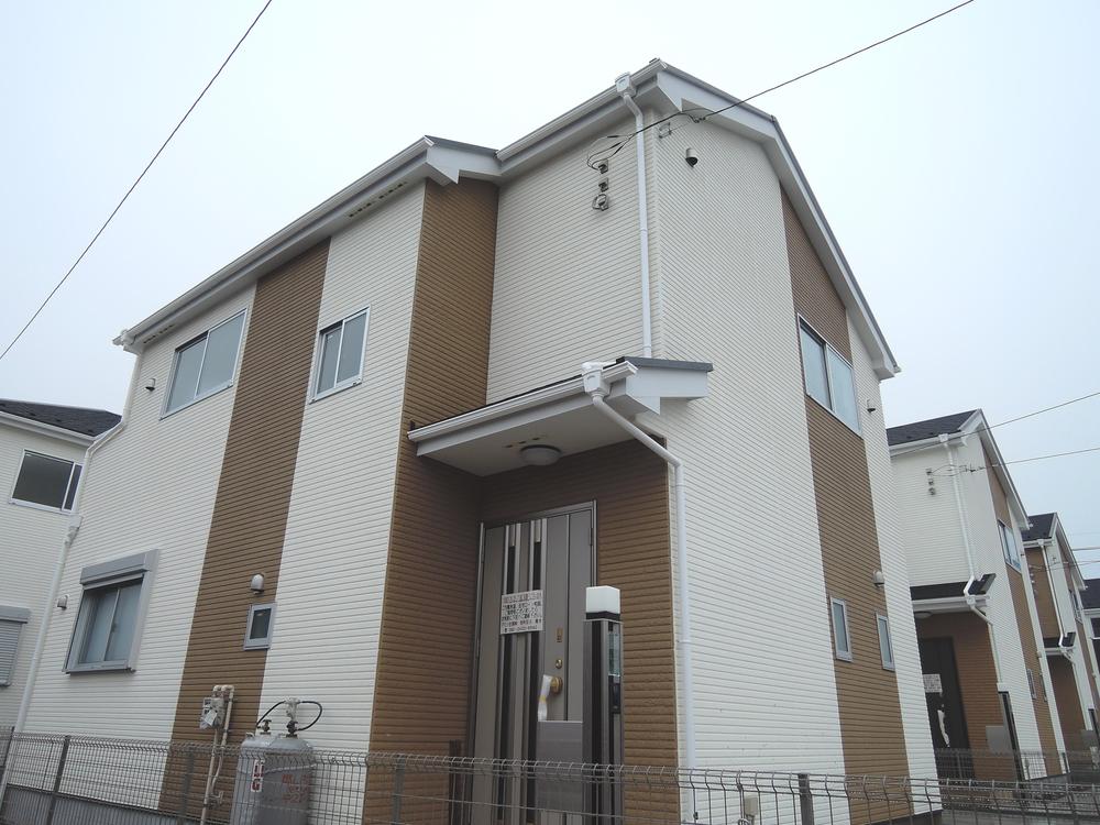 Local appearance photo. Local (12 May 2013) Shooting