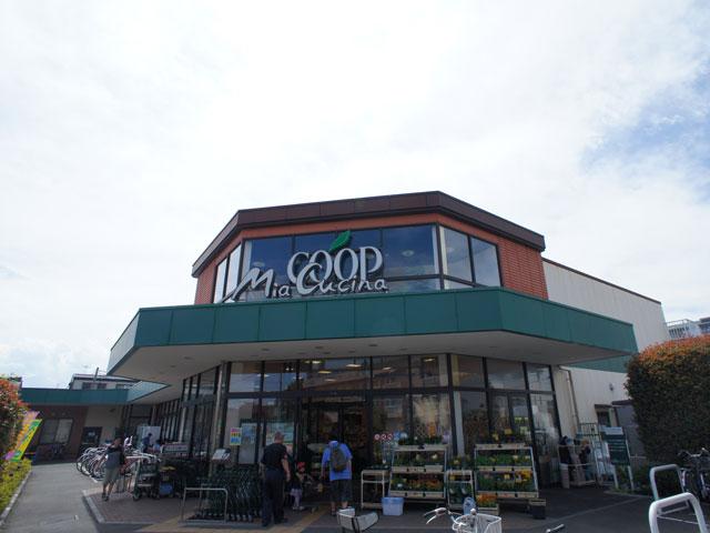 Supermarket. 819m to the Co-op Kanagawa Miakuchina Namiki Aoba shop