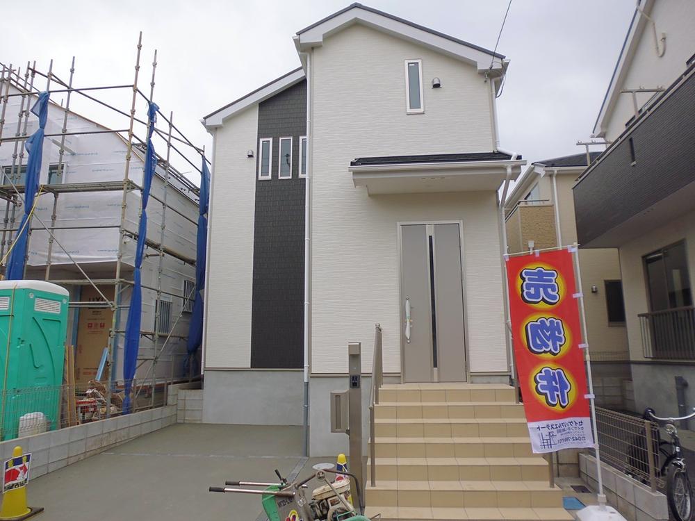 Local appearance photo. Building 3