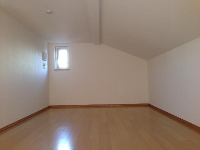 Other introspection. Indoor (No.H) attic storage