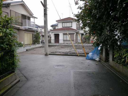 Local photos, including front road. Is a convenient environment also shopping, etc. in a quiet site area in the residential area There is also a 140? More than a 3-minute walk away is also good super Sanwa per yang.