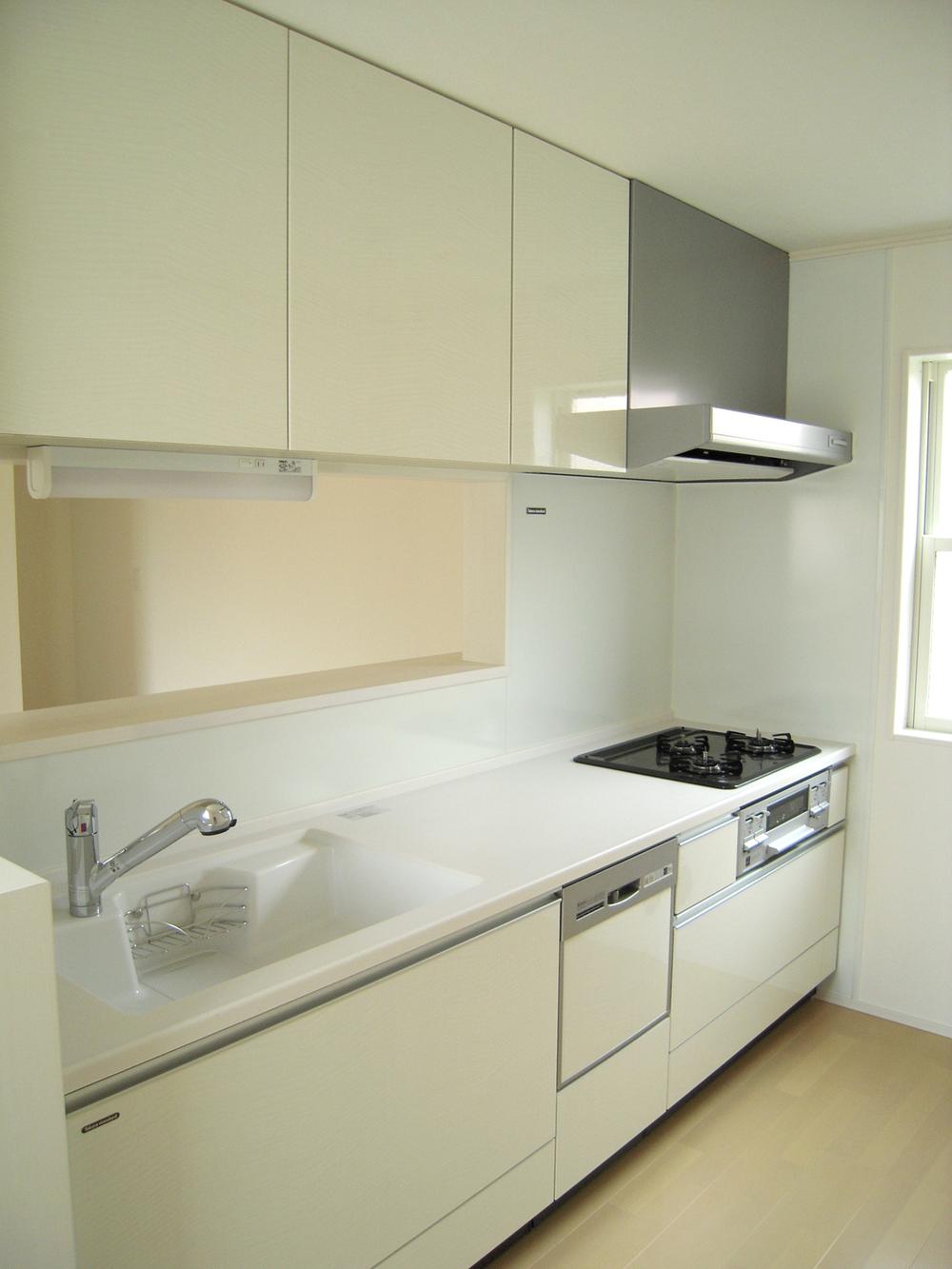 Kitchen. Artificial marble sink, Dish dryer, Soft-close storage, Smart hood exhaust fan