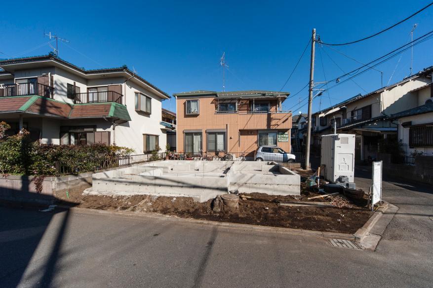 Local photos, including front road. Western tile roof, Ikamu original ripple finish same specifications