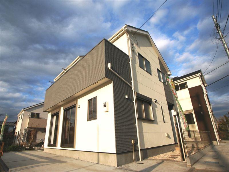 Local appearance photo. Local (12 May 2013) Shooting