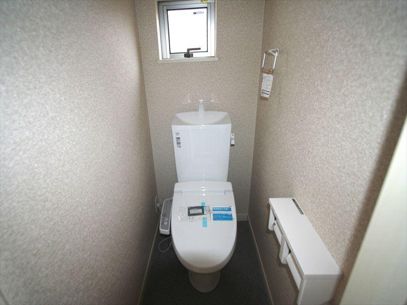 Toilet. Indoor (12 May 2013) Shooting